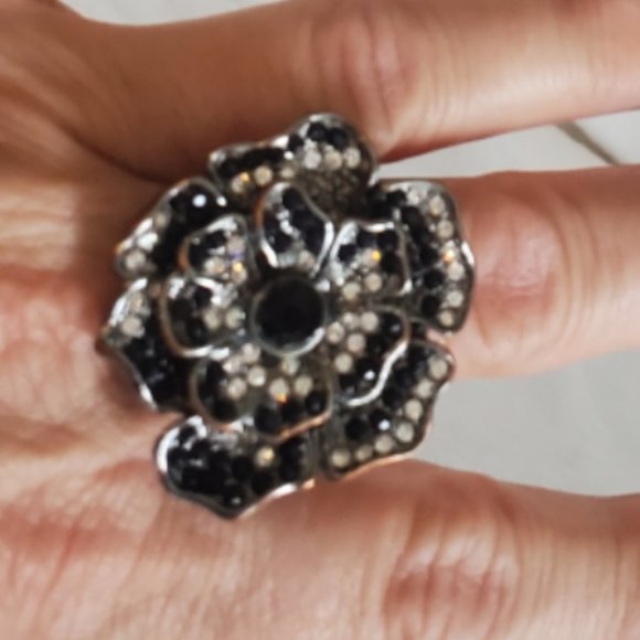 Vintage Black and White Beaded Ring ~ 4 for $30 Bundle ~ - Picture 7 of 12